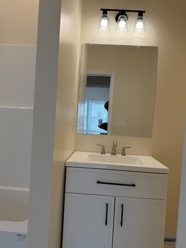 Building Photo - 204 Hutchinson Ln