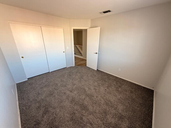 Building Photo - 7611 W Cinnabar Ave