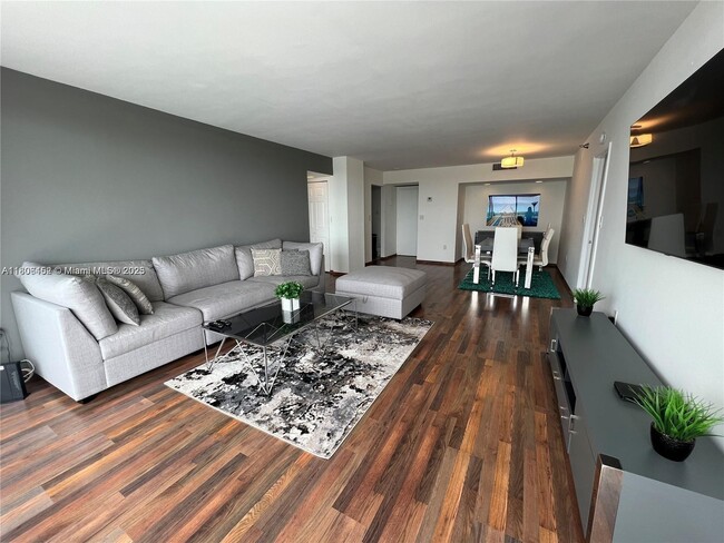 Building Photo - 20515 E Country Club Dr