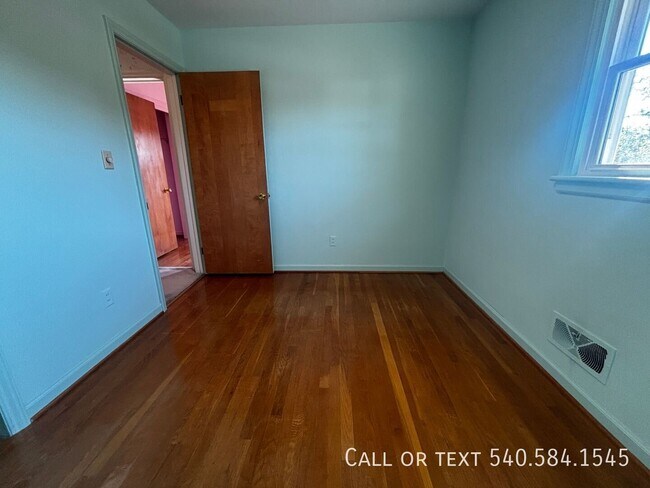 Building Photo - 1511 Narcissus St