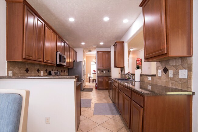 Building Photo - 10035 Magnolia Way