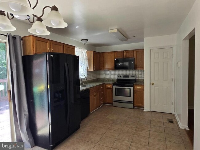 Building Photo - 4725 Pistachio Ln