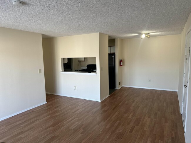 Building Photo - 203 Colonial Ct