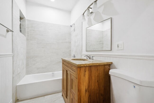 Building Photo - 2336 W Taylor St