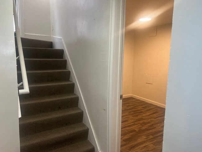 Building Photo - Vine1757