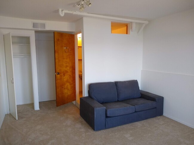 Building Photo - 10410 Dixon Dr S