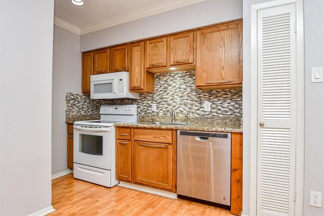 Building Photo - 2230 S Piney Point Rd