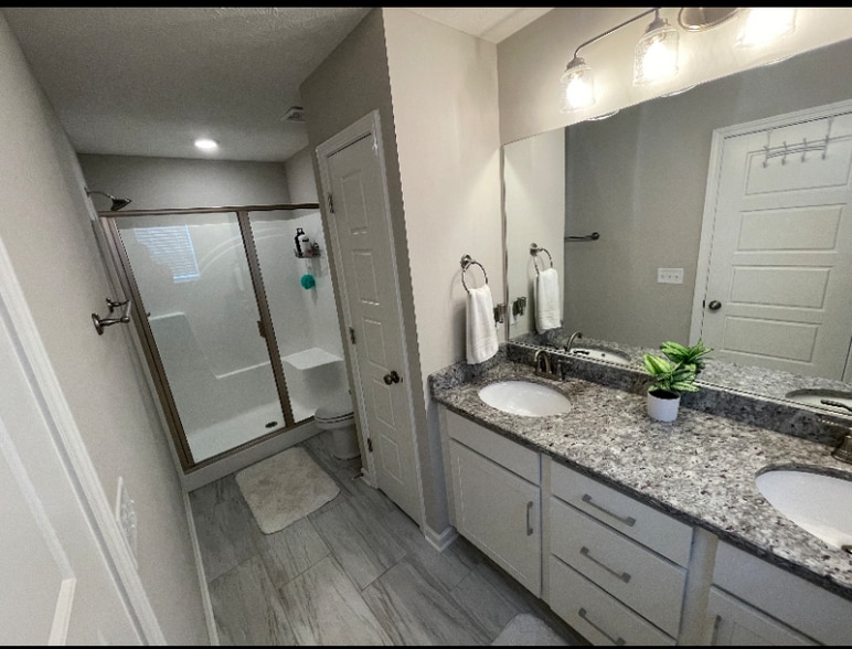 Building Photo - 4336 Doral Dr