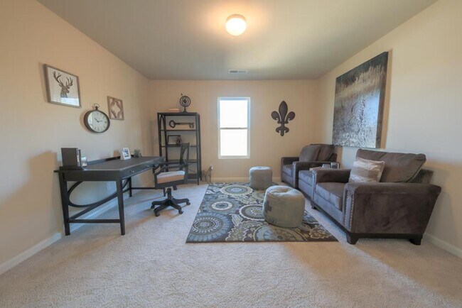 Building Photo - 5036 Vine Ln