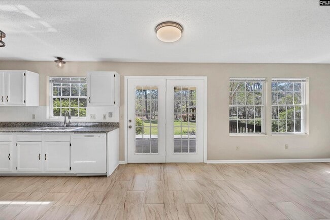 Building Photo - 605 N Donar Dr