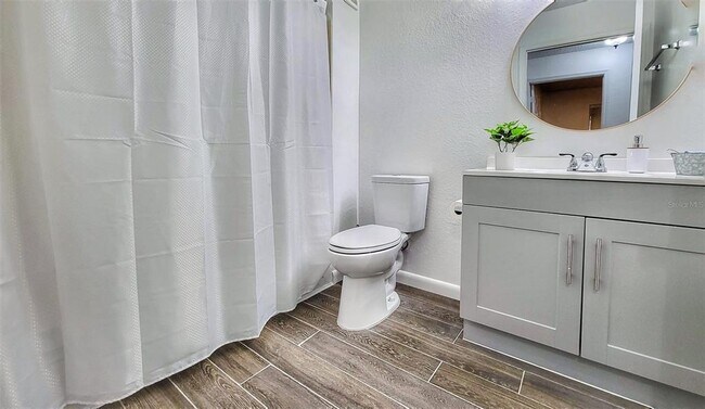 Building Photo - 3705 SW 27th St