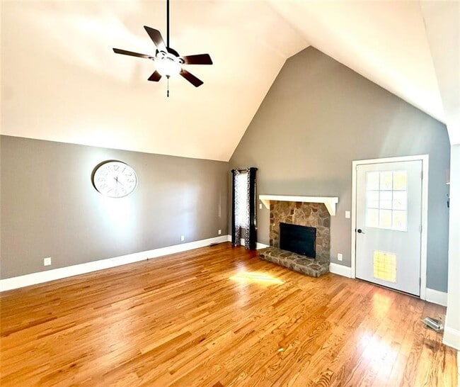 Building Photo - 22 Valley Creek Dr SW