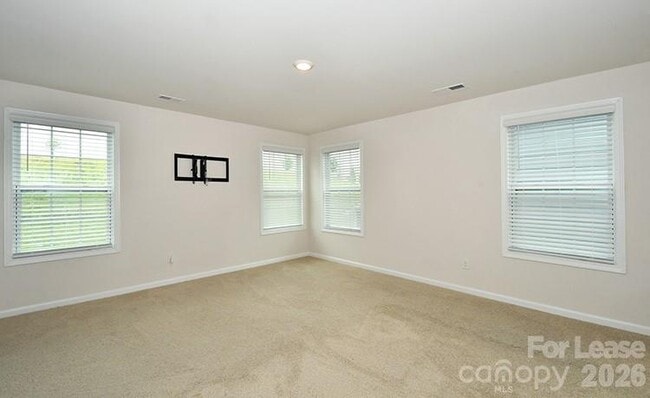 Building Photo - 6153 Sylvan Dr