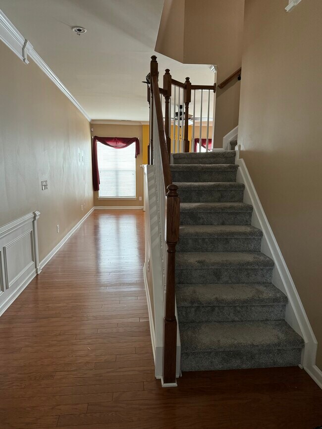 Hallway - 15656 Canmore St