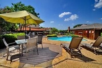 Building Photo - 2610 Lakehill Ln