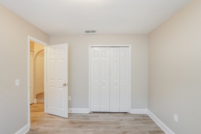 Building Photo - 658 Brightview Dr