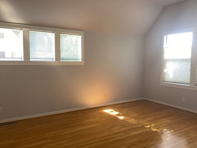 Building Photo - 204 Roosevelt Terrace