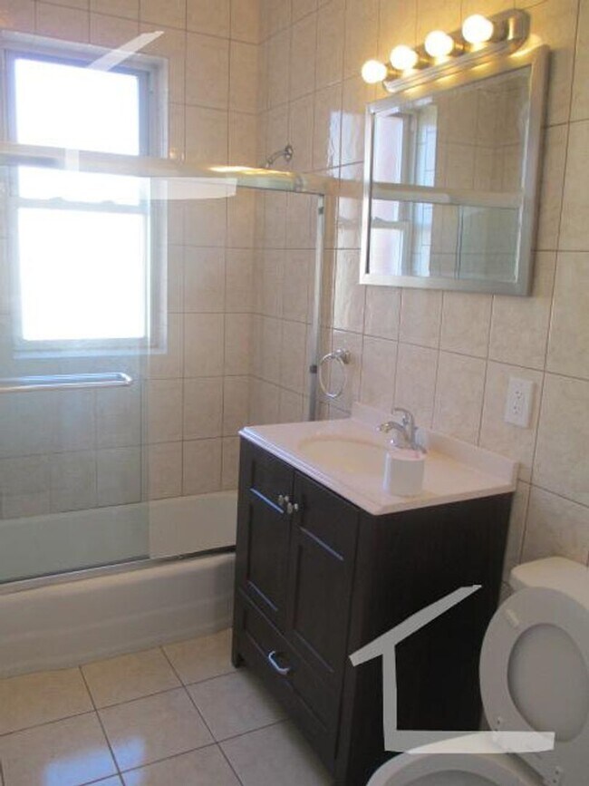 Building Photo - Central Brookline Location, Walk to BU and...
