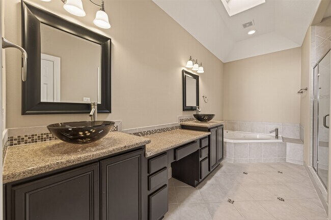 Building Photo - 5708 Petty St