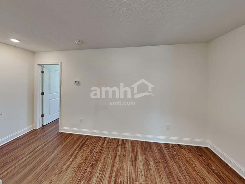 Building Photo - 210 Onate Cir