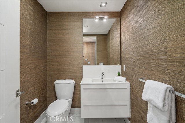 Building Photo - 432 N Oakhurst Dr