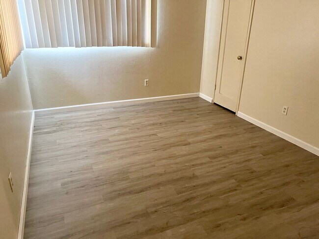 Building Photo - 2007-2009 N Teilman Ave