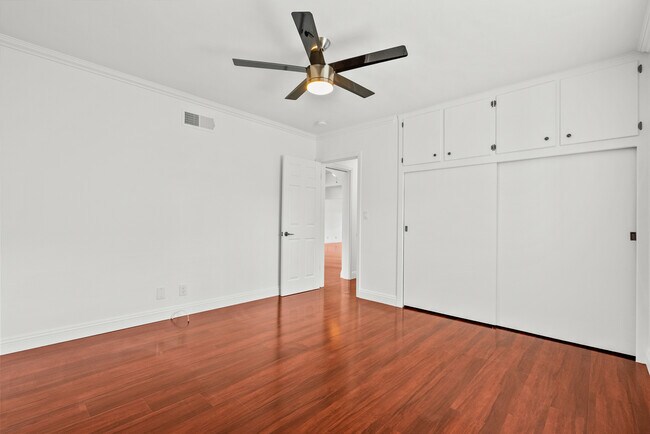 Building Photo - 23036 Burbank Blvd