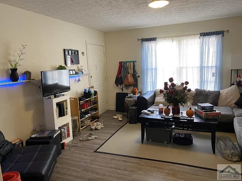 Building Photo - 120 Barrington Pl