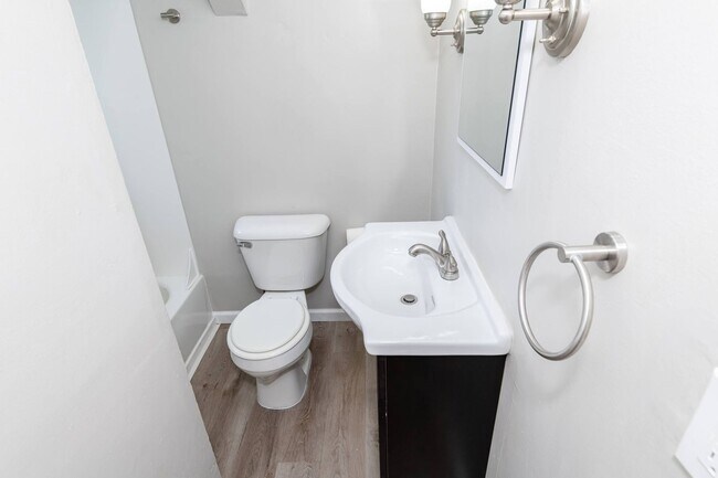 Building Photo - 115 E Foraker St