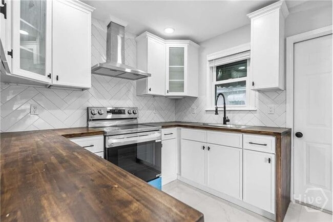 Building Photo - 2102 Auburn St