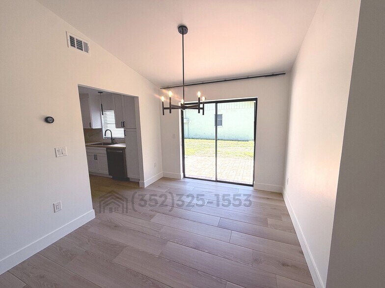 Building Photo - 3276 E Crown Dr