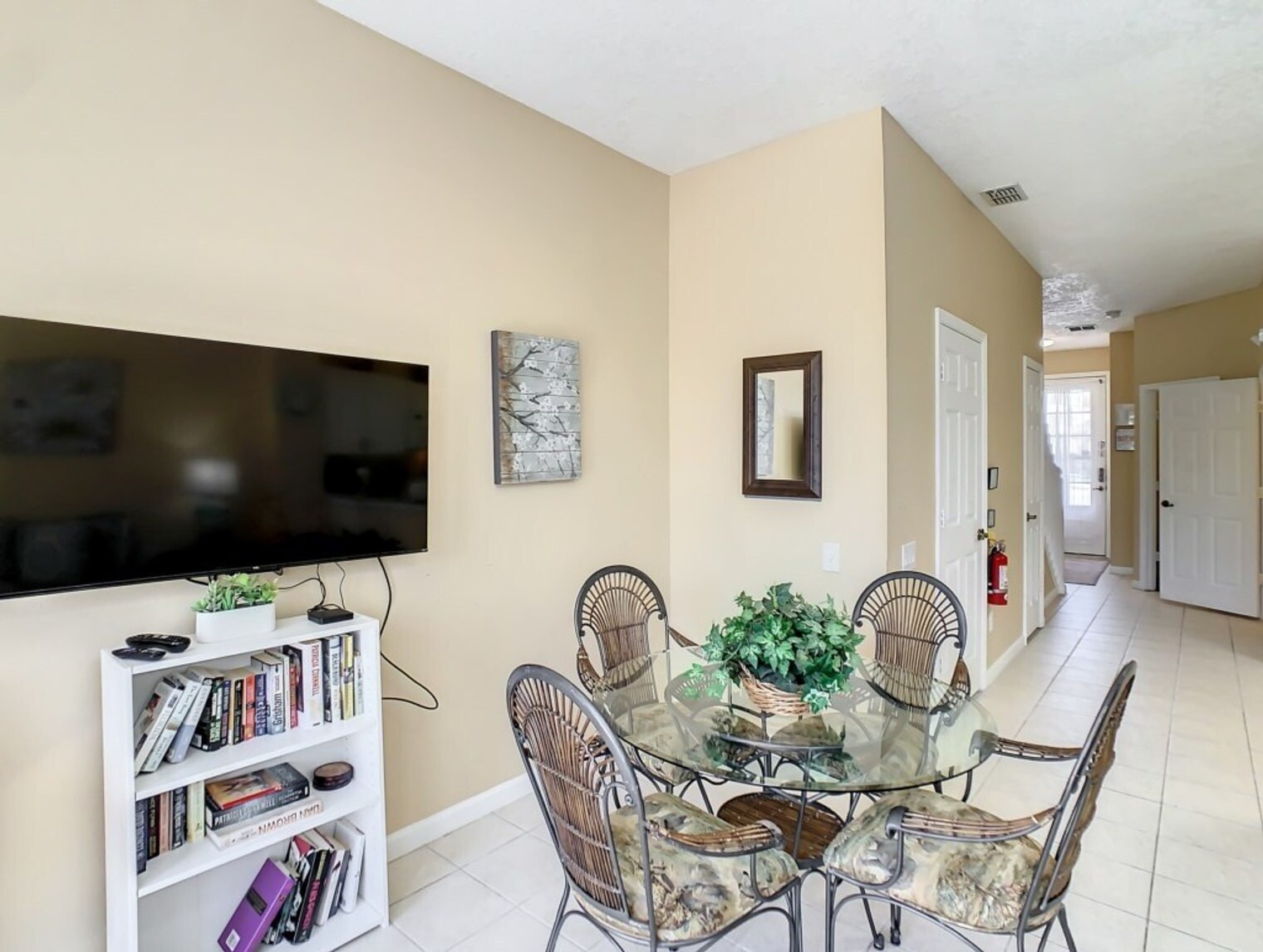 Building Photo - 2356 Silver Palm Dr