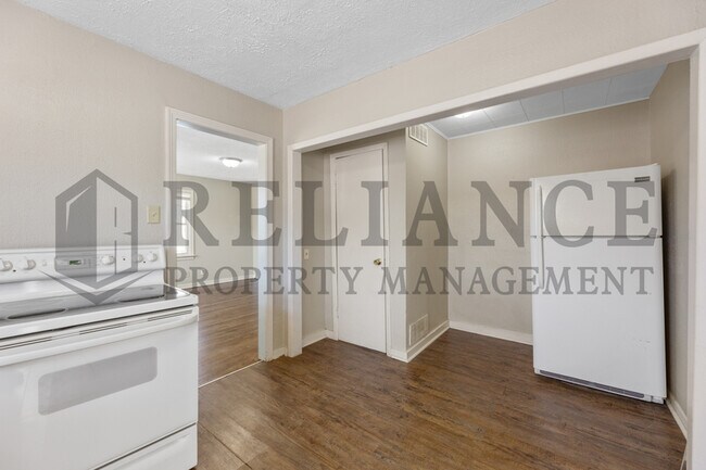 Building Photo - 1334 S Dodge Ave