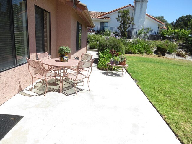 Building Photo - Fabulous Find!