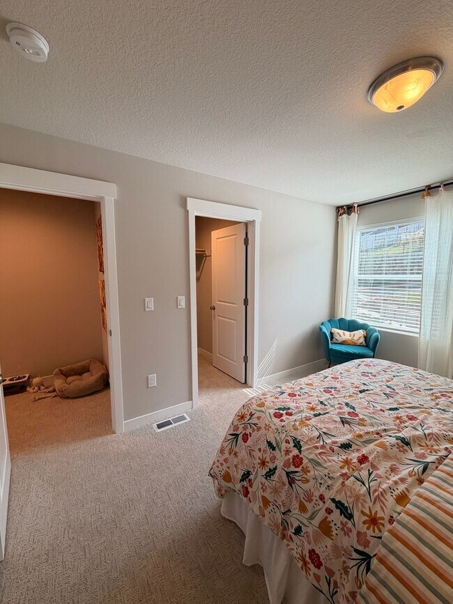 Building Photo - Model home! 4-bed 3-Bath Home on Moon MTN!