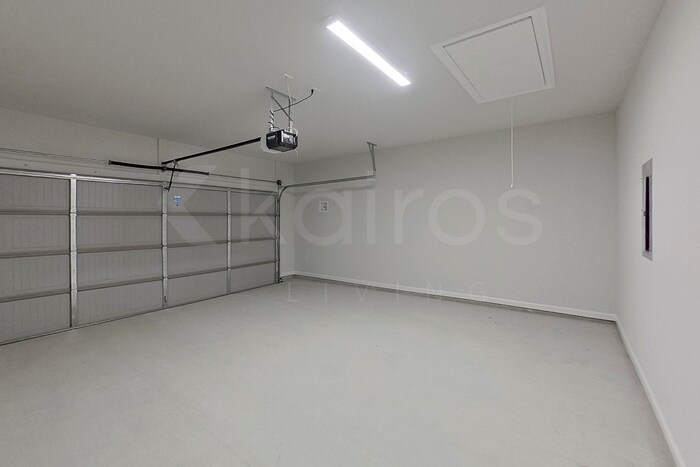 Building Photo - 13963 Barrington Ave