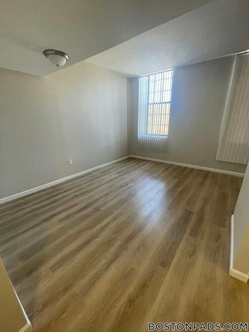 Building Photo - 2 Weaver Street