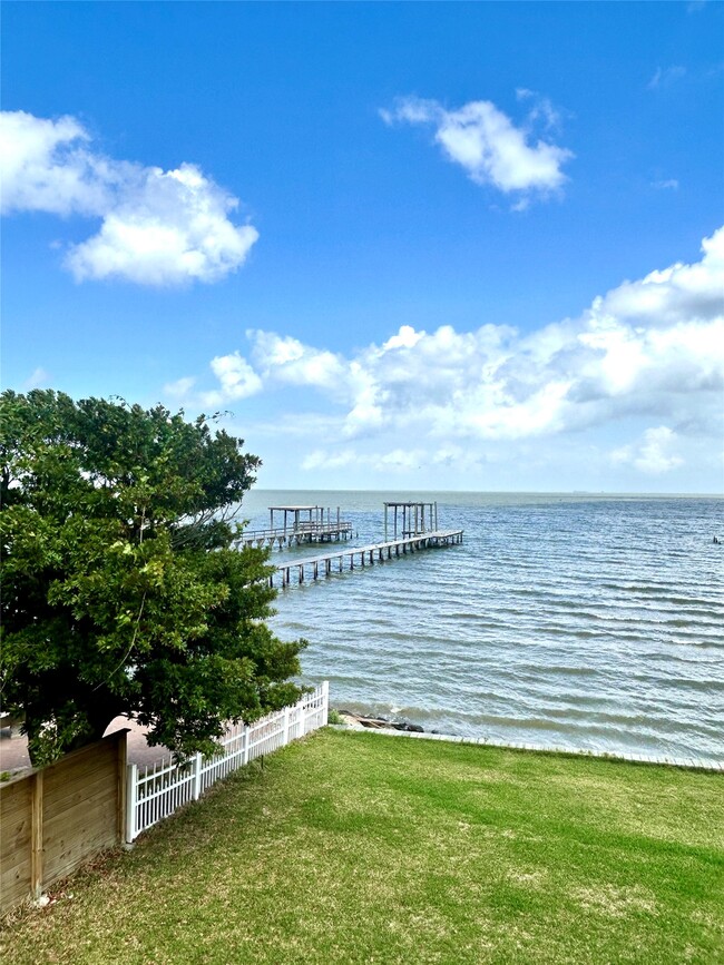 Building Photo - 807 Kipp Ave