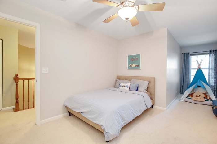 Building Photo - 10S458 Carrington Cir
