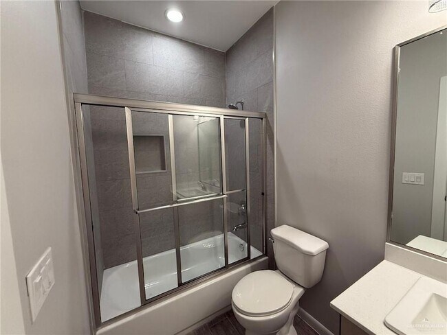 Building Photo - 808 Dove Ave