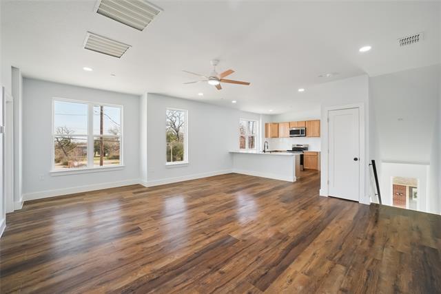 Building Photo - 401 Bryan St