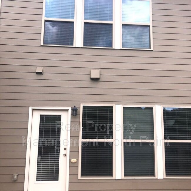 Building Photo - 1175 Hampton Oaks Dr