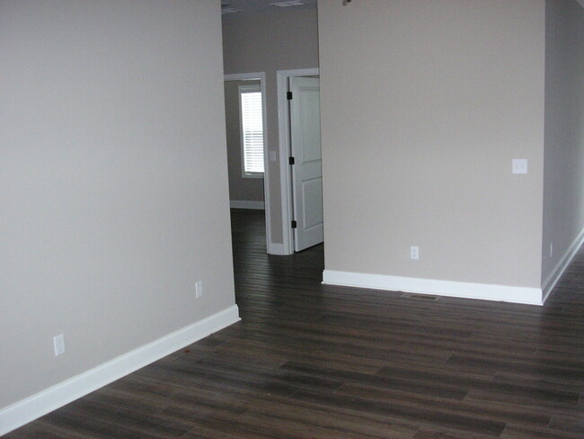 Building Photo - 782 River Birch