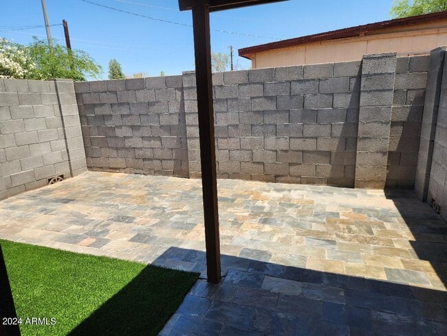 Building Photo - 3026 E Brill St