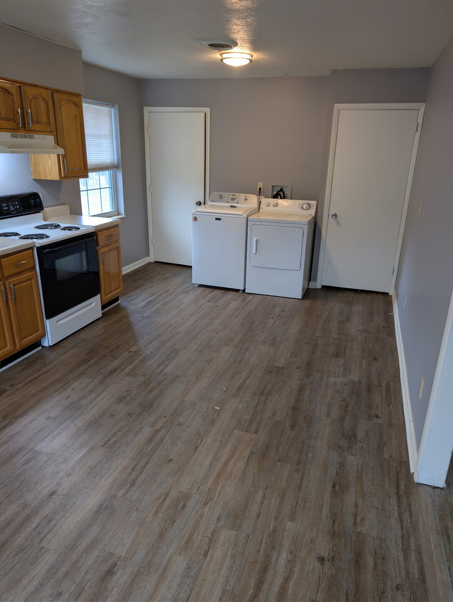 Building Photo - 204 Cherry Ln