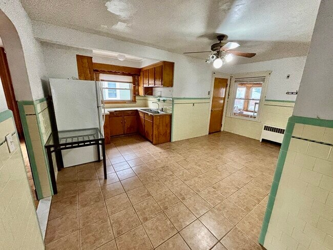 Building Photo - 19 Forest Ave