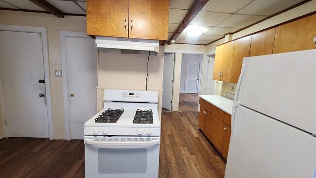 Building Photo - 153 Myrtle St