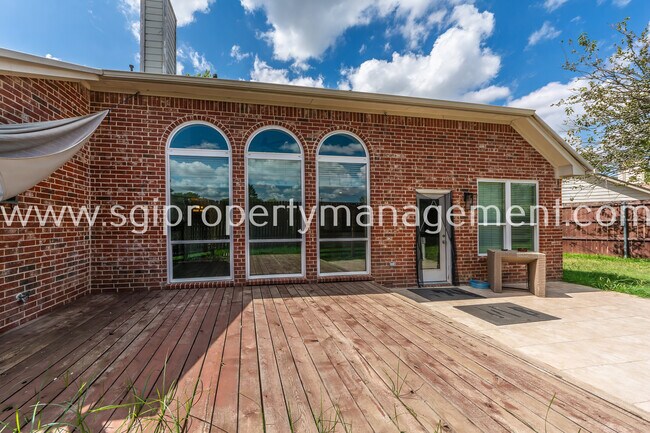 Building Photo - 6001 Pinwood Cir