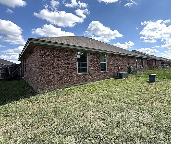 Building Photo - 6600 Temora Loop