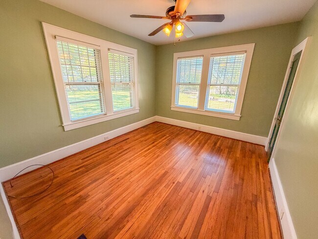 Building Photo - 11 Perry Rd